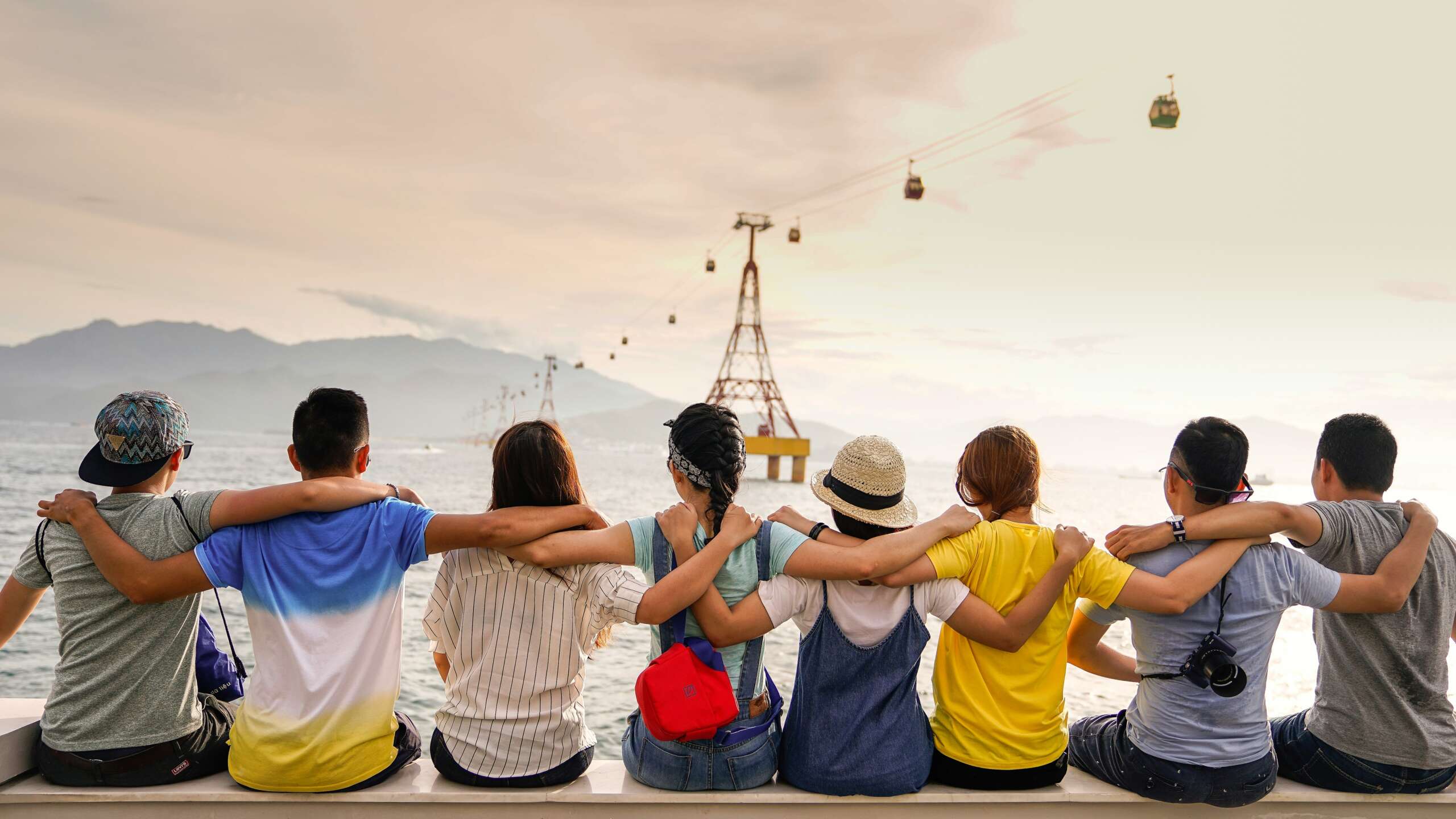 Solo Travel vs Group Travel: Choosing Your Perfect Adventure